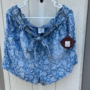 Cotton denim shorts with paisley design